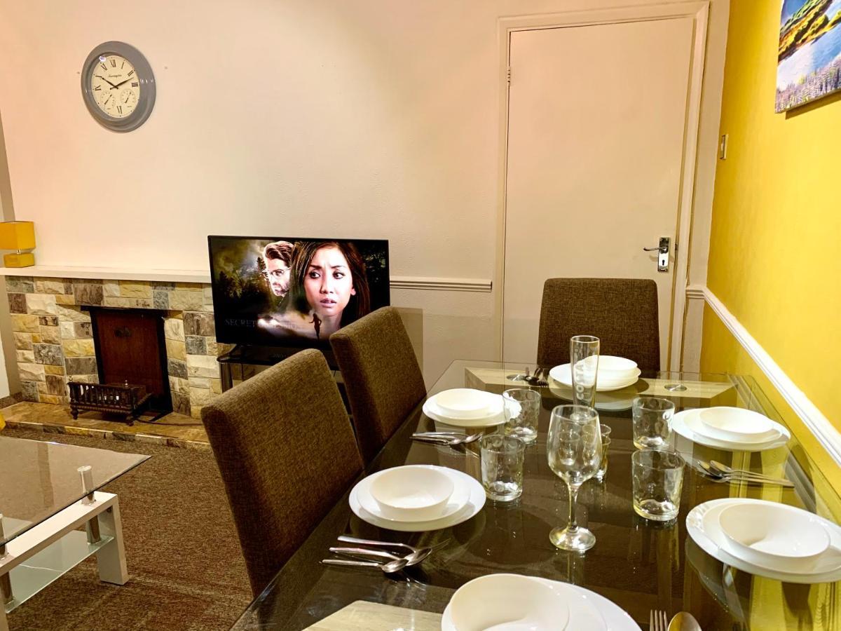Excel 2 Bedrooms, Reception, Spacious Londra