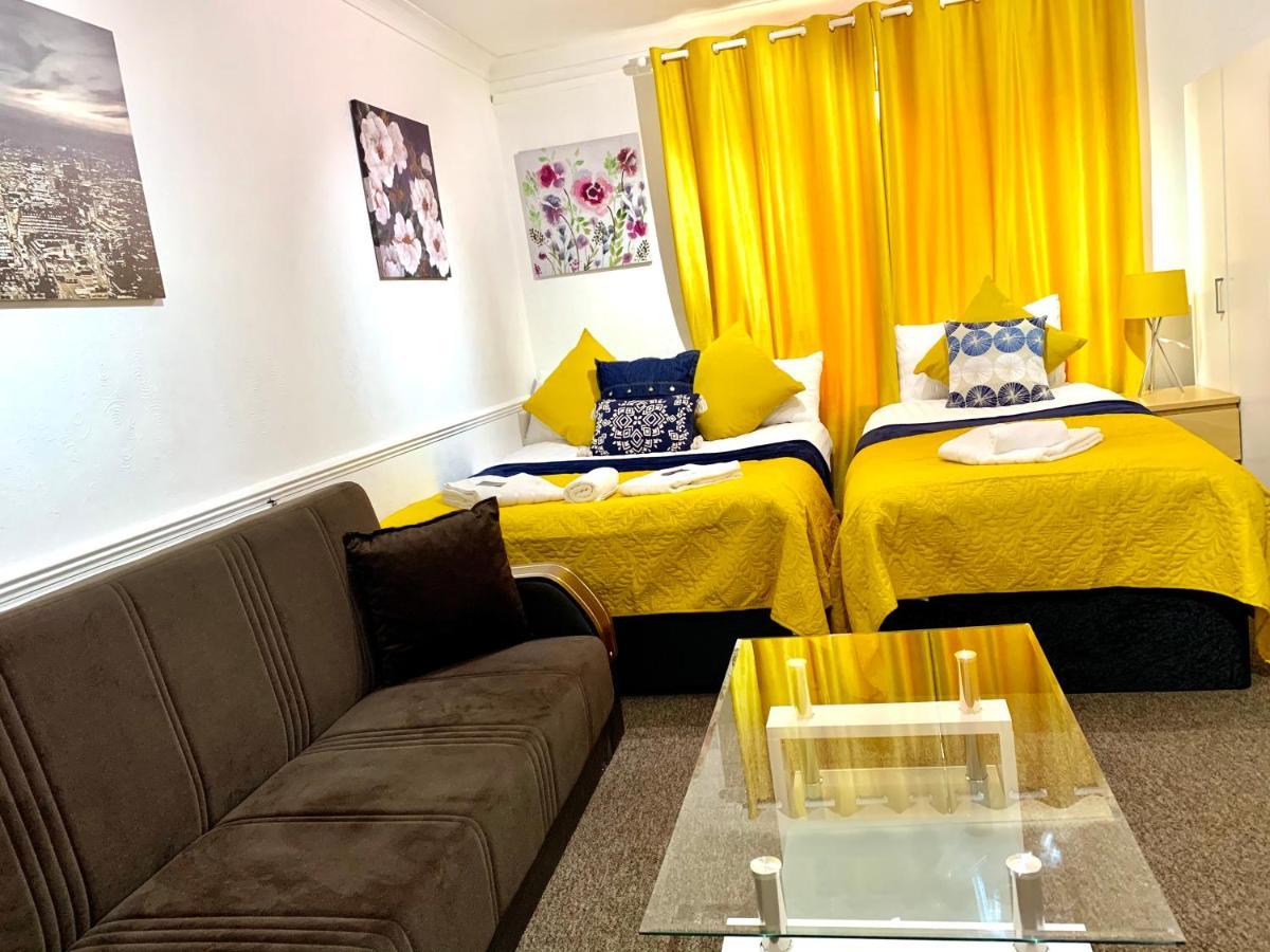 Excel 2 Bedrooms, Reception, Spacious * Londra