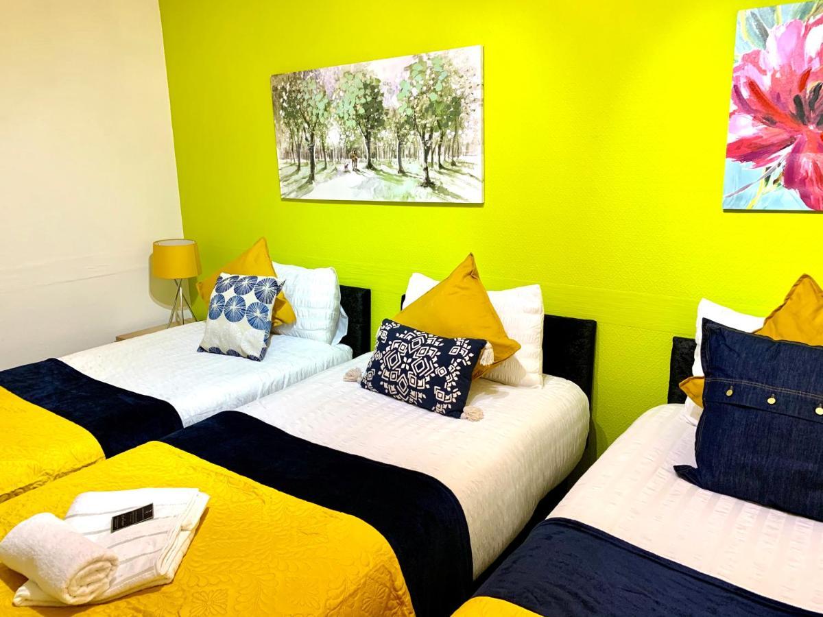 Excel 2 Bedrooms, Reception, Spacious Appartamento