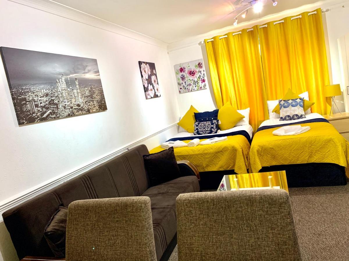 Excel 2 Bedrooms, Reception, Spacious * Londra