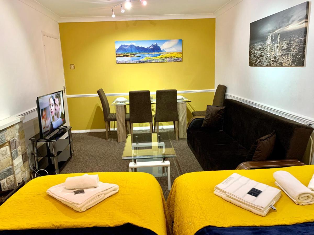 Appartamento Excel 2 Bedrooms, Reception, Spacious Londra