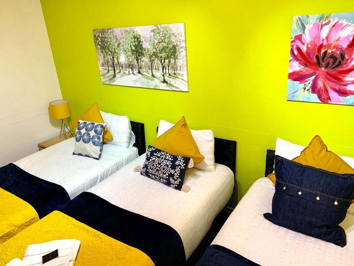 Excel 2 Bedrooms, Reception, Spacious Appartamento *