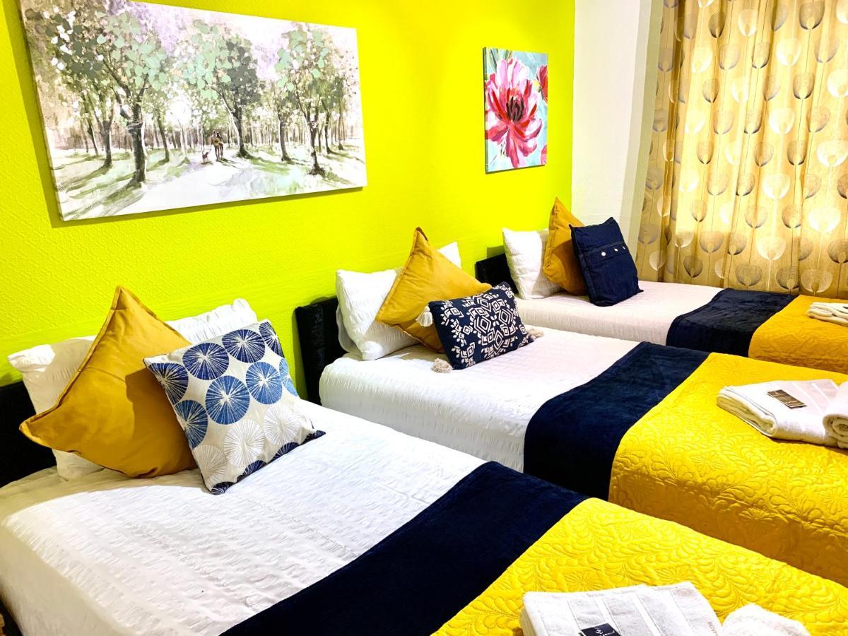 Excel 2 Bedrooms, Reception, Spacious Appartamento *