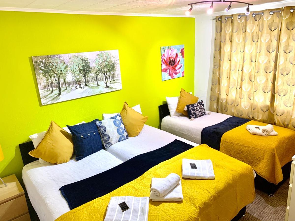 Excel 2 Bedrooms, Reception, Spacious Appartamento *