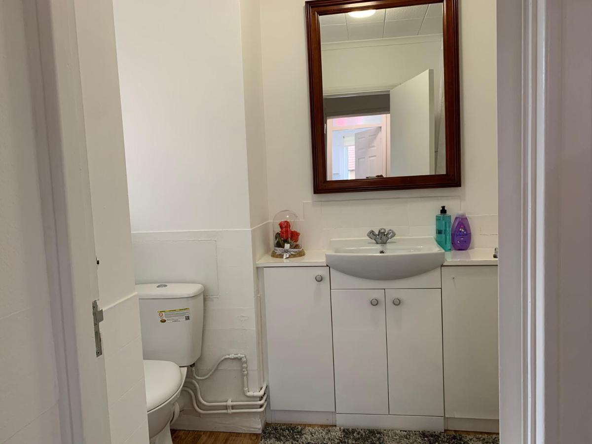 Appartamento Excel 2 Bedrooms, Reception, Spacious Londra