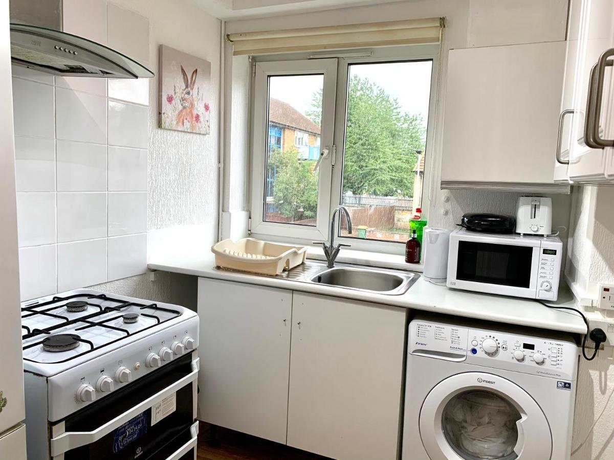 Excel 2 Bedrooms, Reception, Spacious Appartamento