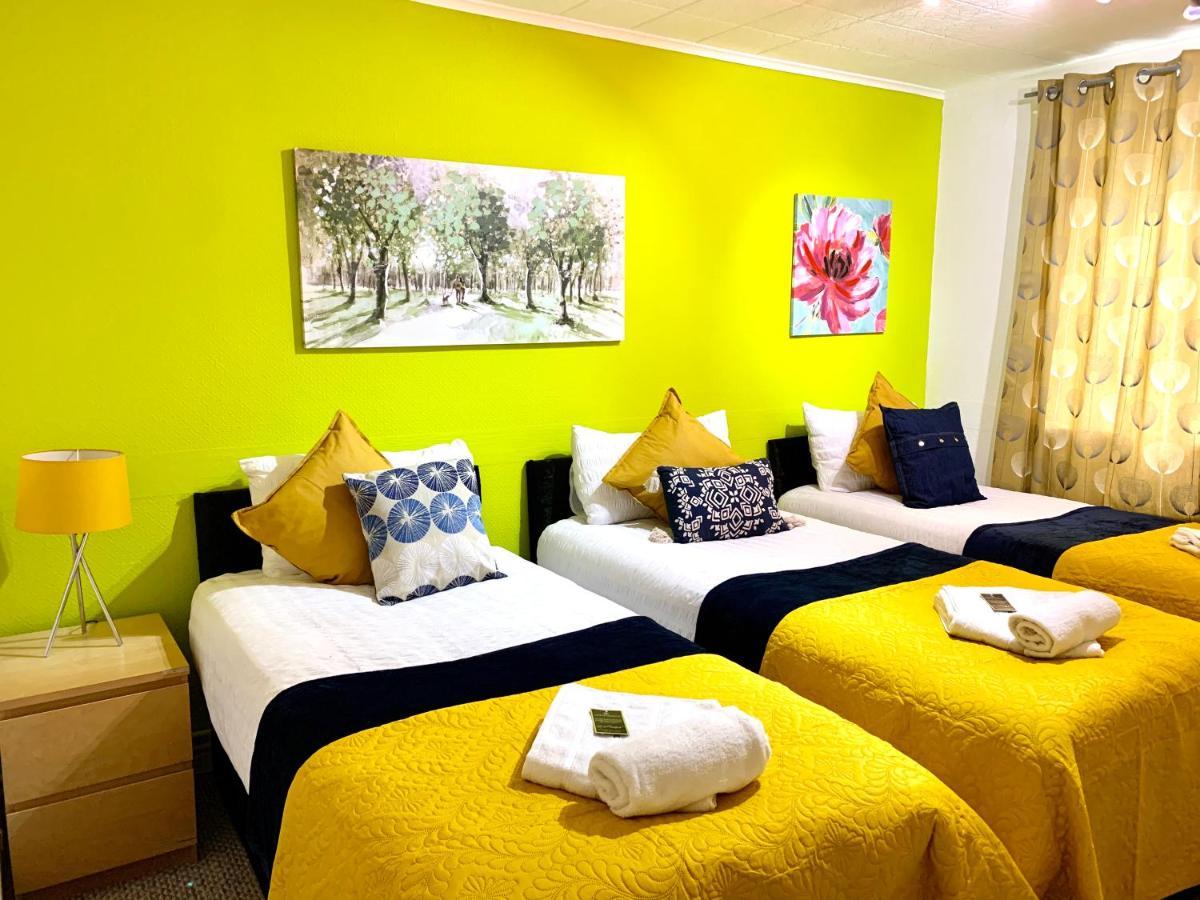 Excel 2 Bedrooms, Reception, Spacious Londra