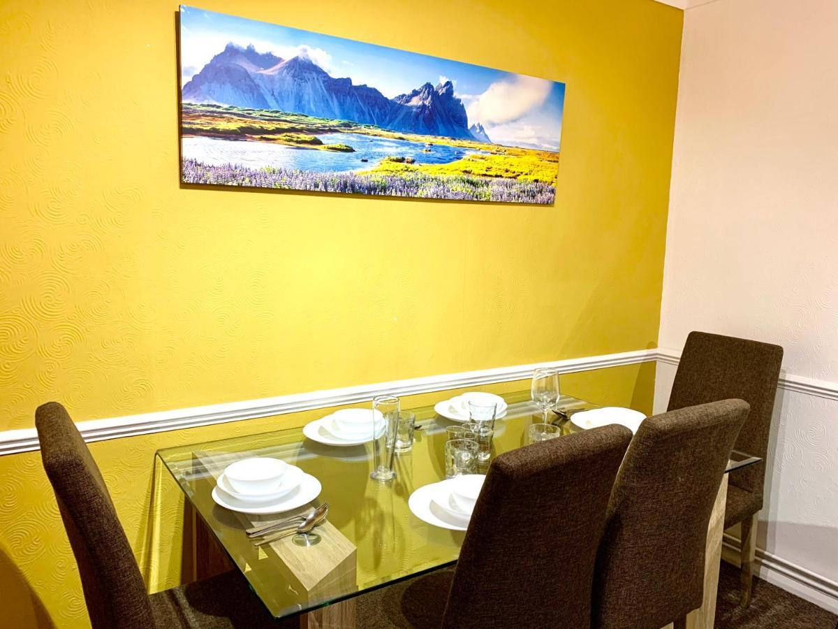 Excel 2 Bedrooms, Reception, Spacious Londra
