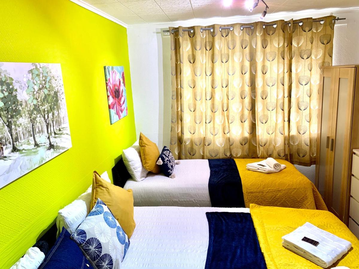 Appartamento Excel 2 Bedrooms, Reception, Spacious Londra