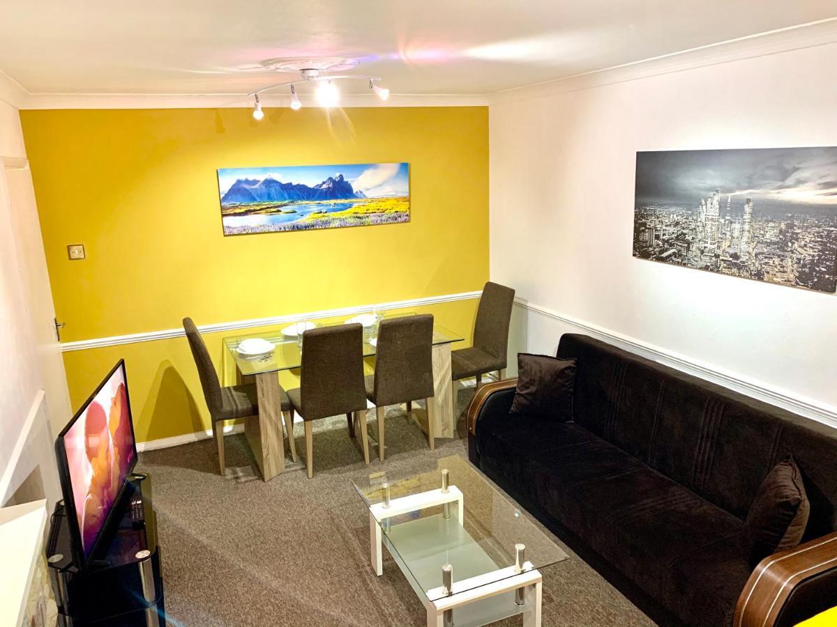 Excel 2 Bedrooms, Reception, Spacious * Londra